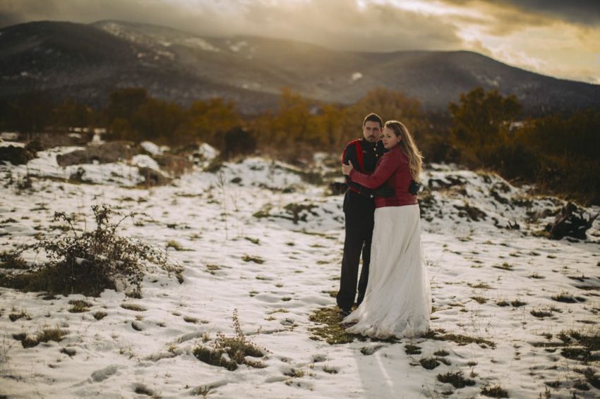postboda en la nieve, postboda en invierno, postbodas con frio, ruben mejias fotografo de bodas