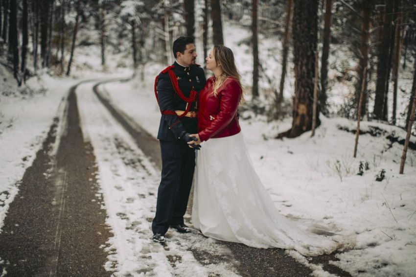 postboda en la nieve, postboda en invierno, postbodas con frio, ruben mejias fotografo de bodas