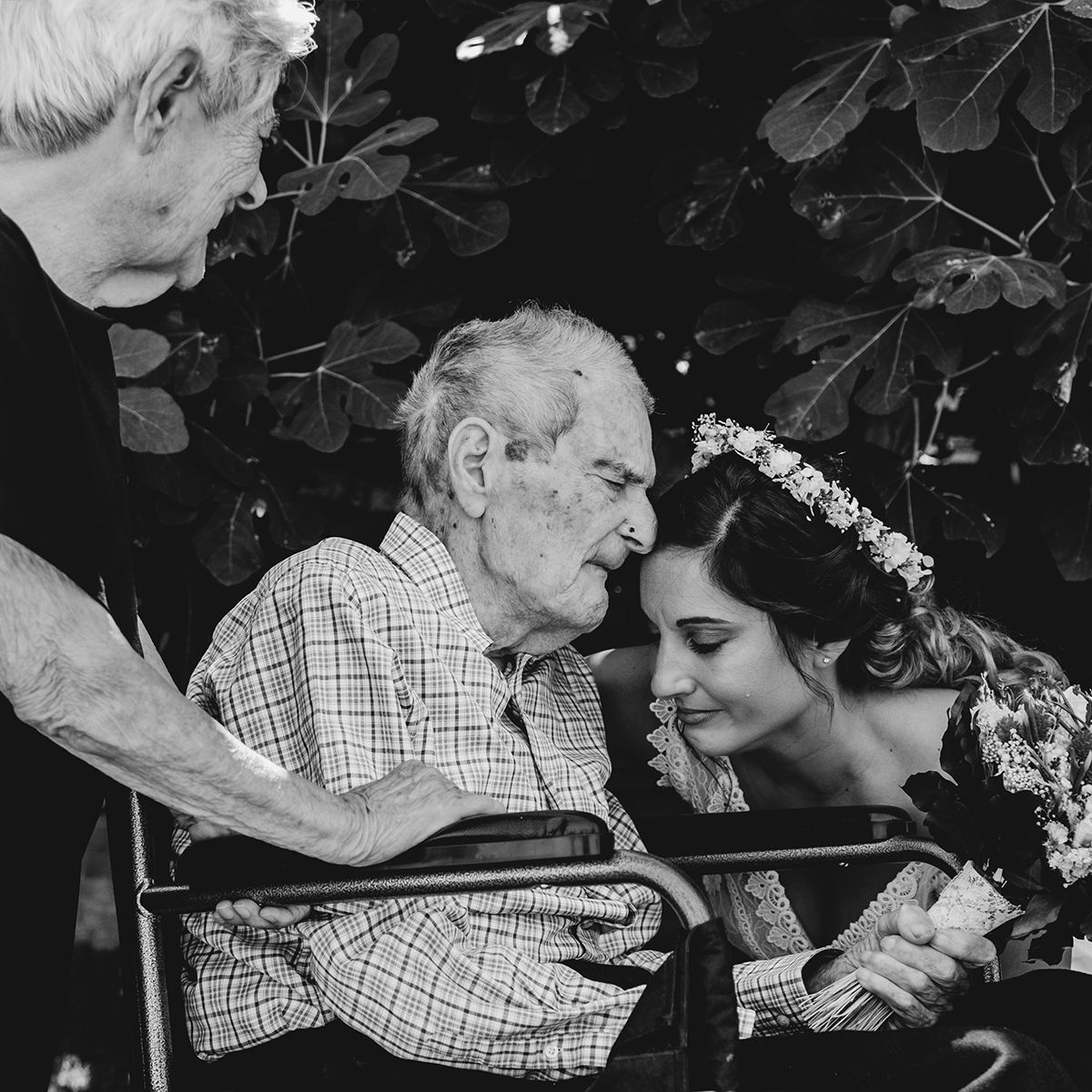 Instante emotivo en boda en Madrid – fotografía documental y natural que guarda recuerdos únicos