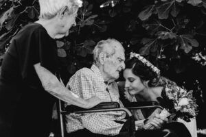 Instante emotivo en boda en Madrid – fotografía documental y natural que guarda recuerdos únicos