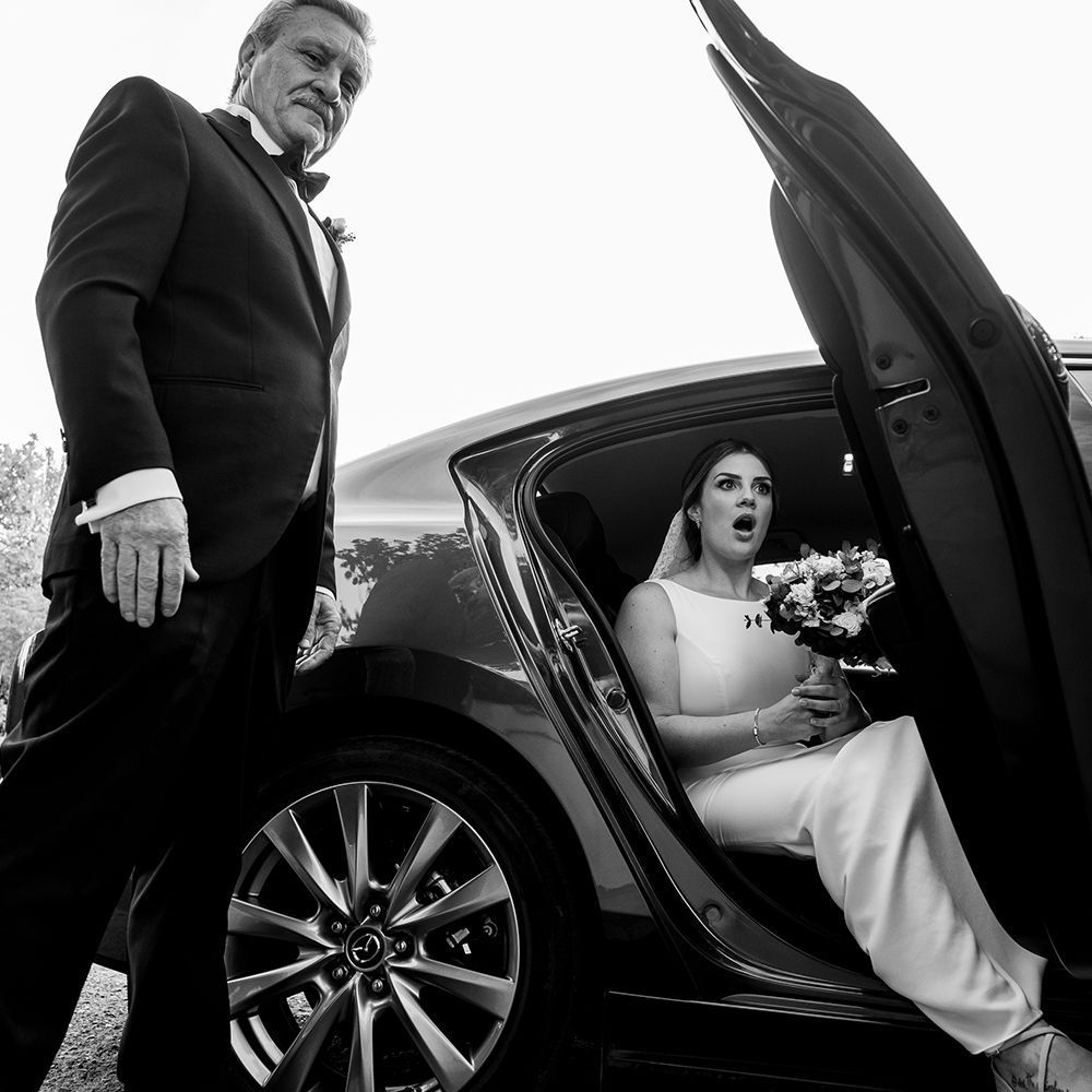 Entrada con el padre – fotografía documental de bodas