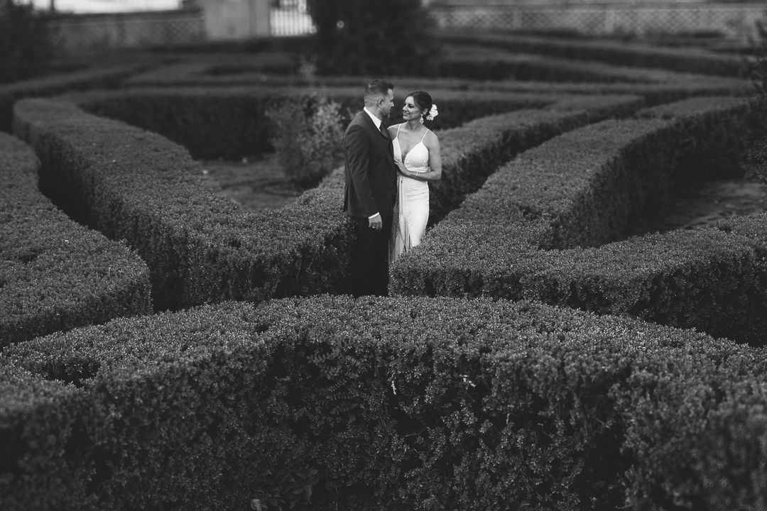 Pareja caminando por la Casa del Príncipe de Abajo en El Escorial – Rubén Mejías Fotógrafo